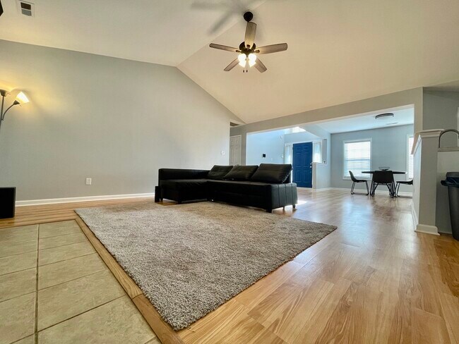 Building Photo - 205 Green Trees Dr