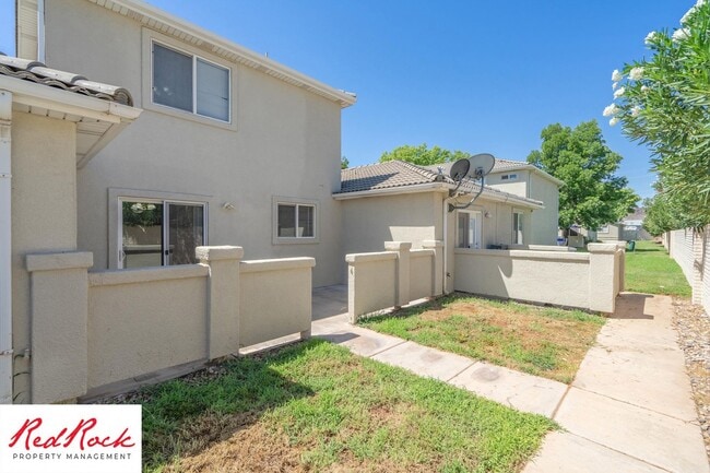 Building Photo - 2 Bedroom, 1.5 Bath Townhome