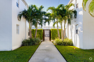 Building Photo - Jade at Olde Naples