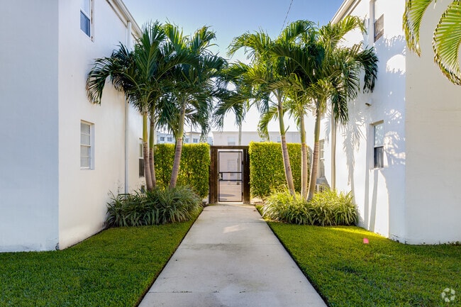 Building Photo - Jade Palms