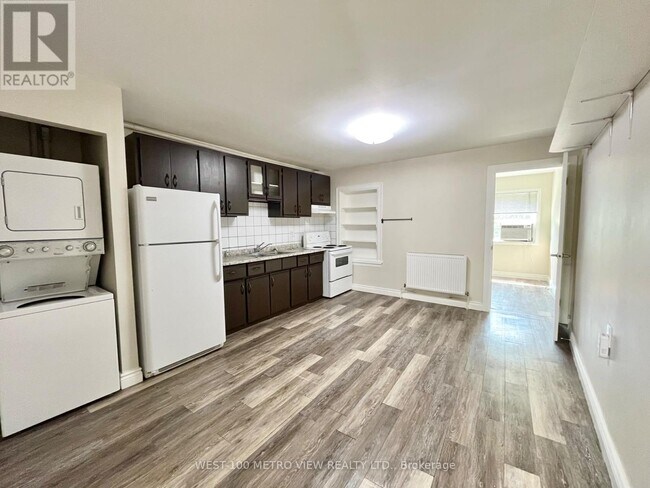 Photo du bâtiment - 1321 Dundas St W