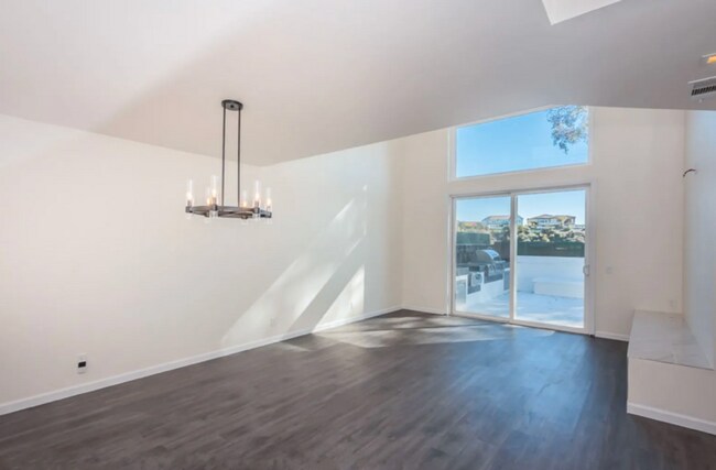 Building Photo - 4587 Essex Ct