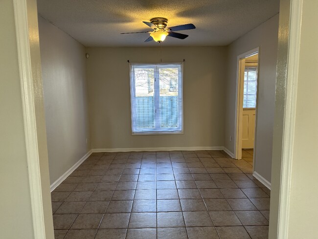 Building Photo - 1921 Mereview Ct