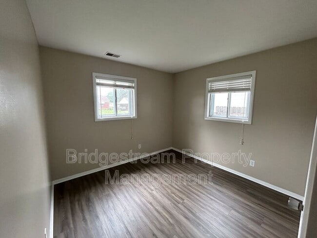 Building Photo - 168 Locust Dr
