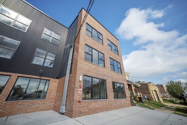 Building Photo - 5015 WEST