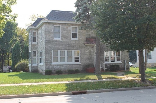Building Photo - 601 W Main St