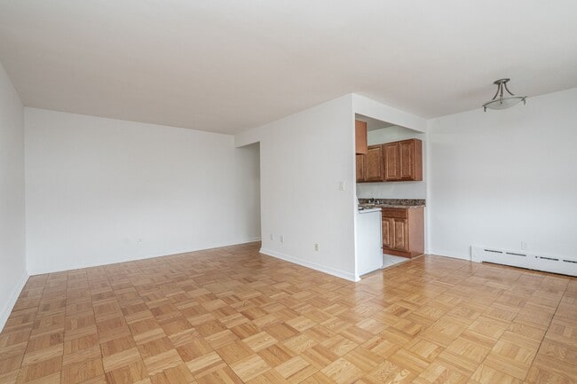 Building Photo - 31 Paxtonia Blvd