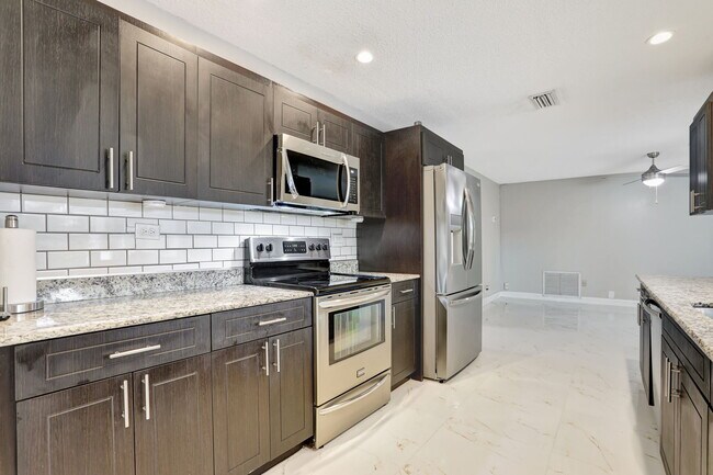 Foto del edificio - 3607 NW 82nd Ter