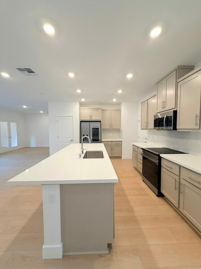 Building Photo - 325 N Paso Robles Dr