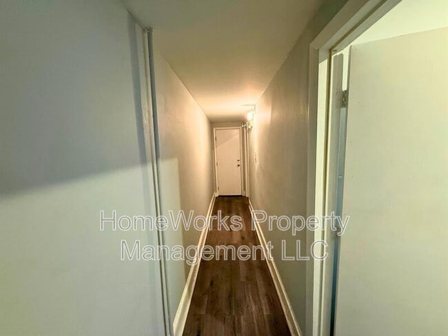 Foto del edificio - 2449 Barclay St