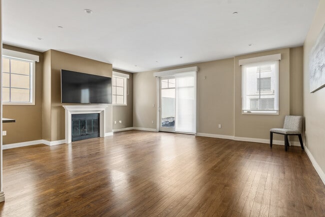 Building Photo - 272 Caruso Ave