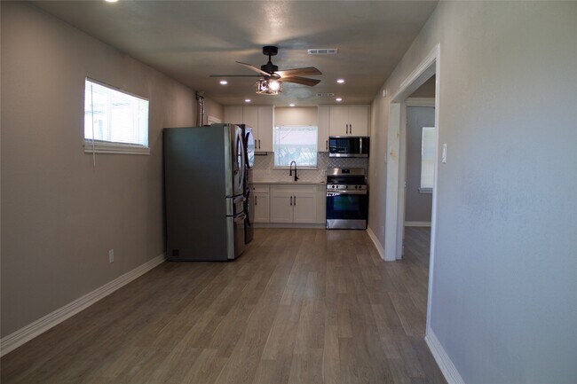 Foto del edificio - 1323 E 32nd 1/2 St