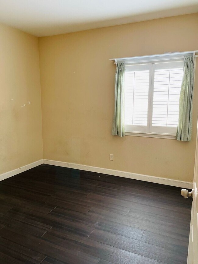 Foto del edificio - 6411 Buchanan Ct