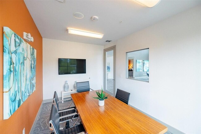 Foto del edificio - 6725 Circle S Rd