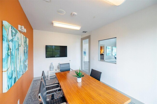 Foto del edificio - 6725 Circle S Rd