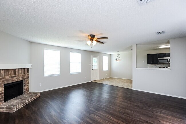 Foto del edificio - 2999 Fallbrook Dr