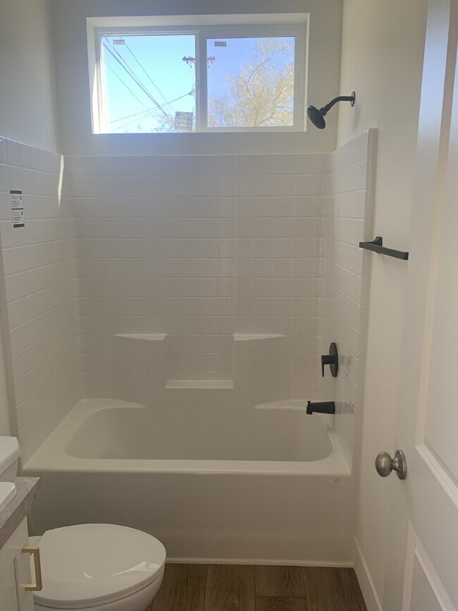 Foto del edificio - A brand new ADU (Accessory Dwelling Unit)