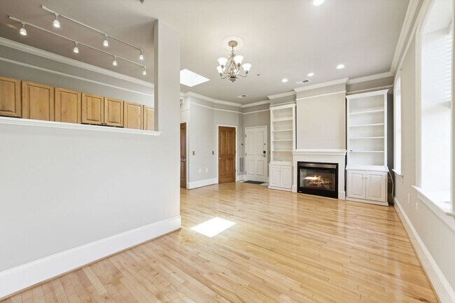 Photo - Available Now! 2 Bed/2 Bath With Parking I... Apartment
