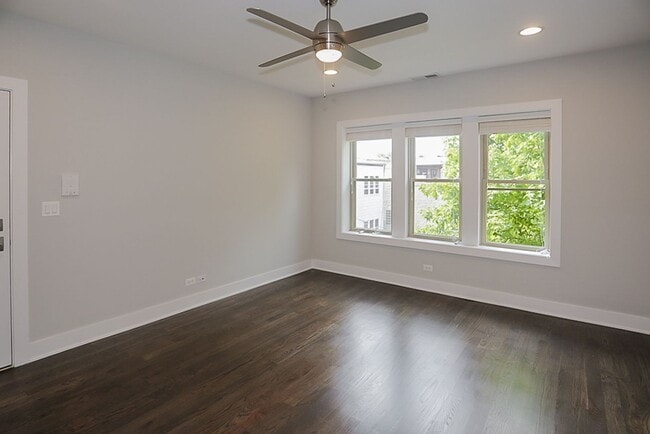 Building Photo - 3919 N Janssen Ave