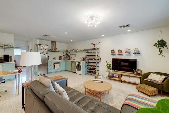 Foto del edificio - 1208 Enfield Rd