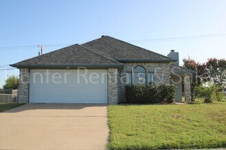 Building Photo - 2701 Fieldstone Dr