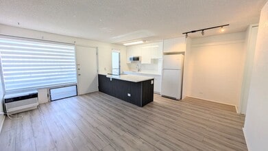 Building Photo - 1670 Kalakaua Ave