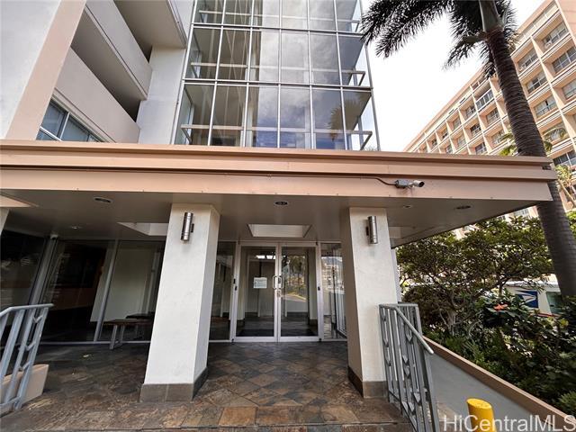 Foto del edificio - 555 University Ave
