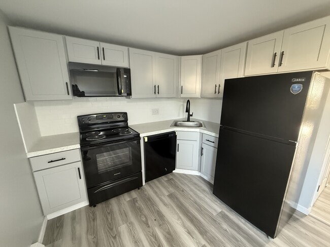 2 Bed/1.5 Bath TH Kitchen - Fountainview West