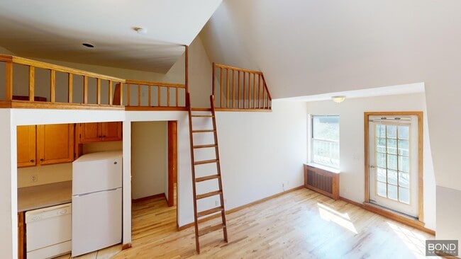 Building Photo - 317 W 107th St