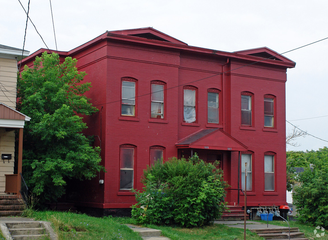 Building Photo - 1315-1317 N Salina St