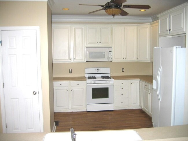 Foto del edificio - 1074 Pine Grove Ave NE