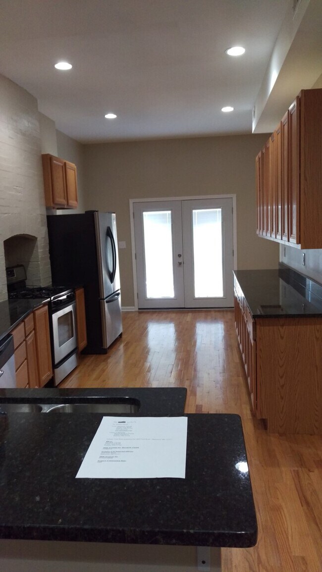 Foto del edificio - 3832 Falls Rd