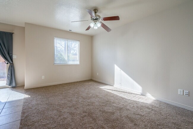 Foto del edificio - 3155 S Hidden Valley Dr