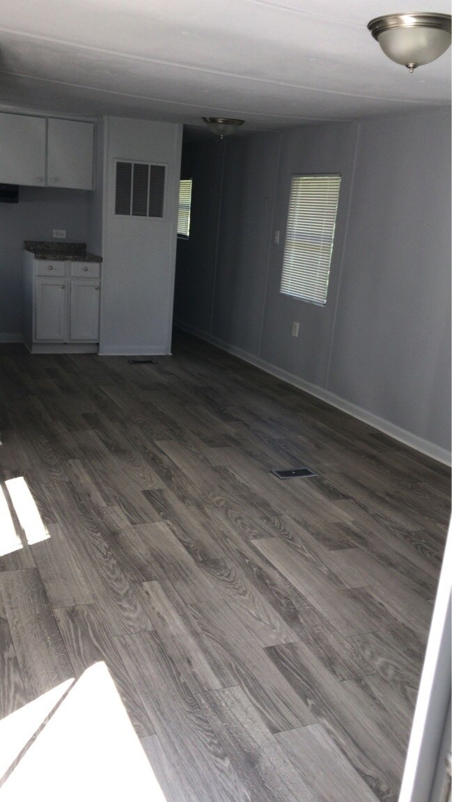 Building Photo - 452 Acacia Dr