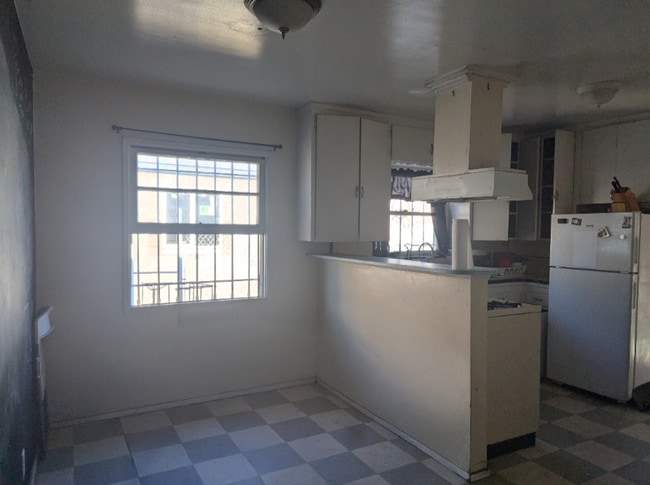 Building Photo - 4311 Poplar St