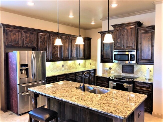 Building Photo - 105 Silver Trail