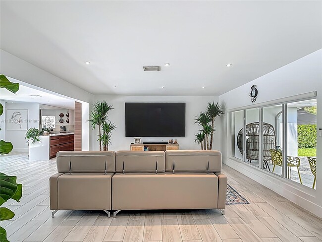 Foto del edificio - 1080 NE 104th St
