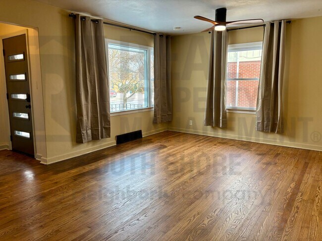 Foto del edificio - Charming 3bed/2bath Available NOW