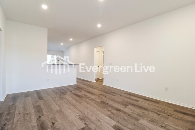 Building Photo - 163 Meadow Dr