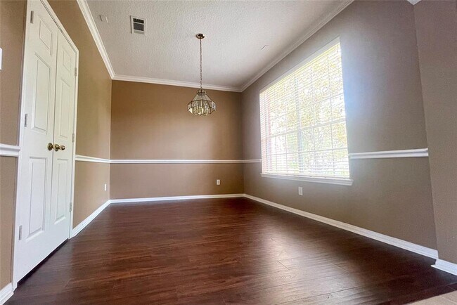 Foto del edificio - 4703 Zachary Ln