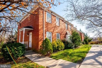 Building Photo - 1009 Dartmouth Glen Way