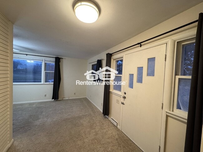 Building Photo - 613 Bay St