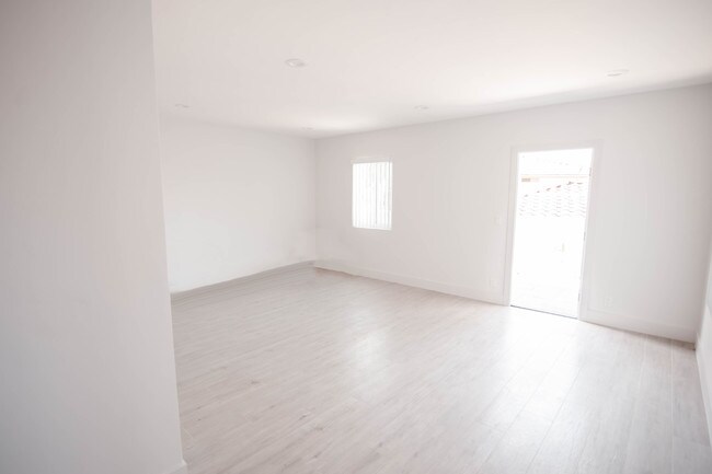 Foto del edificio - 449 Palm Dr