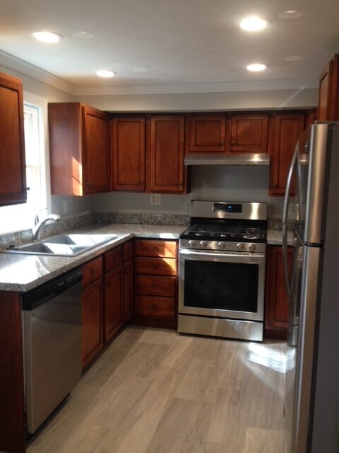dishwasher - 216 E Vermilya Ave