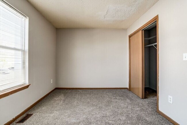 Foto del edificio - 2613 Farrow Ave