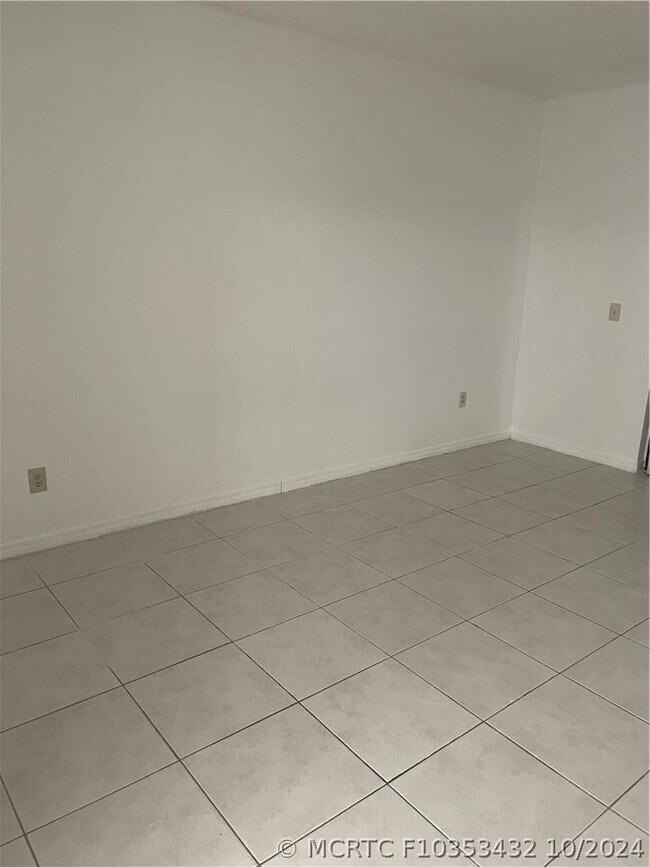 Foto del edificio - 11906 NW 11th St