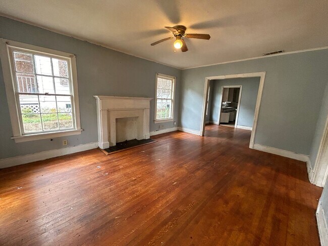 Building Photo - Beautiful 3 Bedroom Home in Queensborough