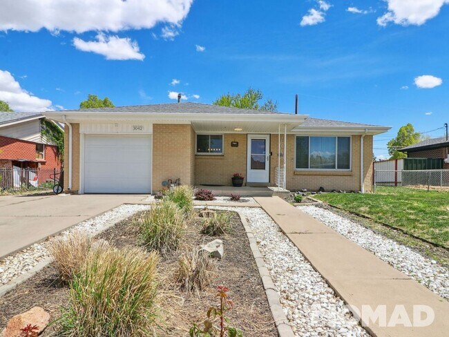Building Photo - 6 Bedroom Single Family Home in Aurora