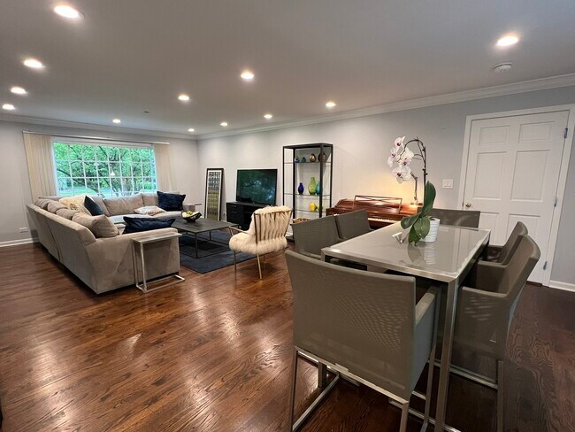 Foto del edificio - 1266 Woodland Dr