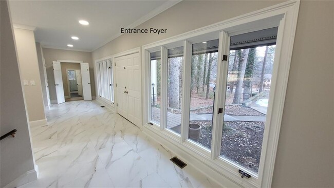 Foto del edificio - 9610 Farmbrook Ln